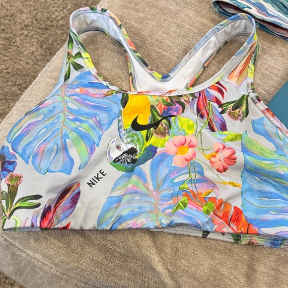 Nike Women's Floral and Teal Sports Bras and Handful front zip bra - Picture 3 of 7
